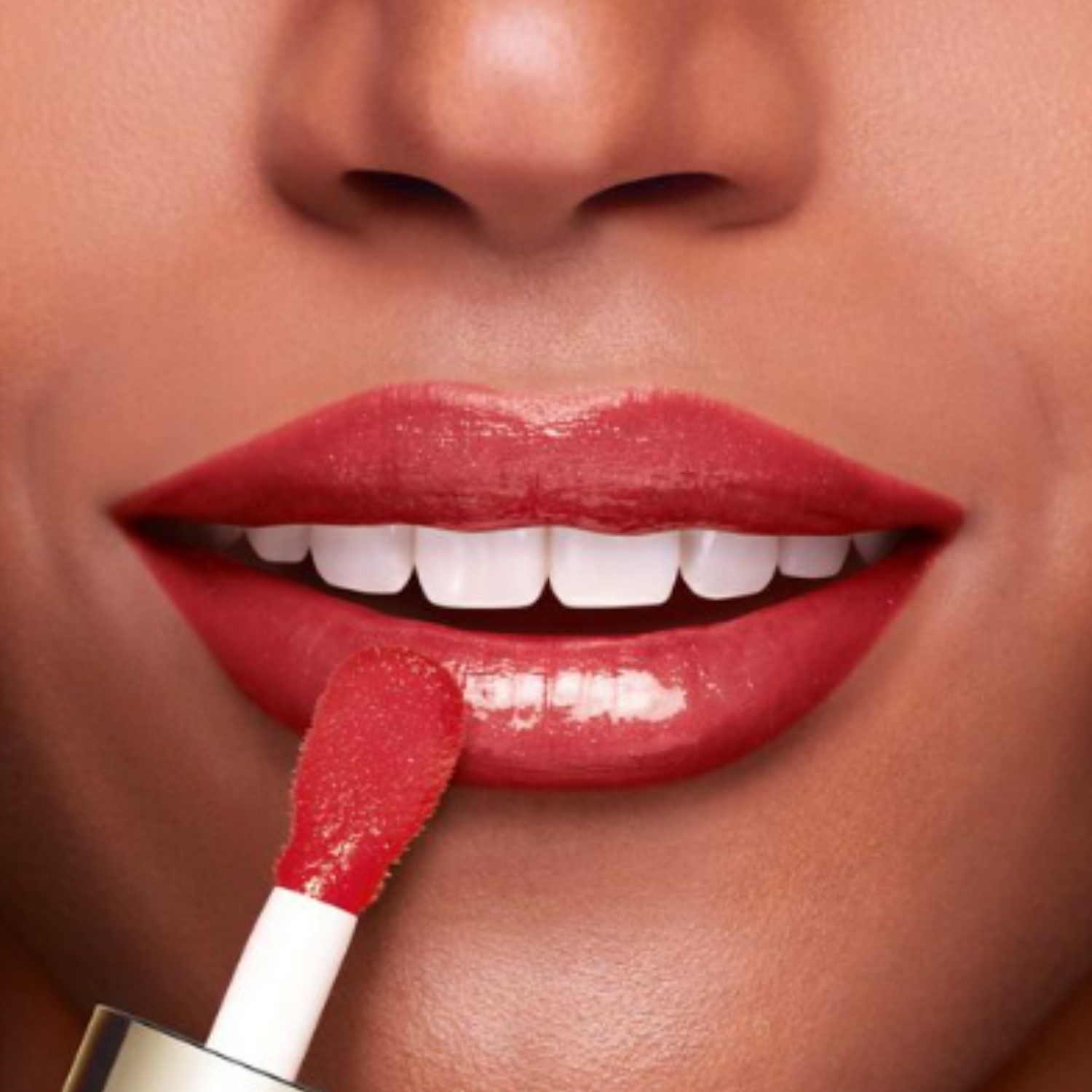 LIP COMFORT OIL (ACEITE HIDRATANTE PARA LABIOS CON UN TOQUE DE COLOR)